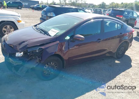 2018 Kia Forte Lx z USA, uszkodzony, nr VIN 3KPFK4A70JE204247